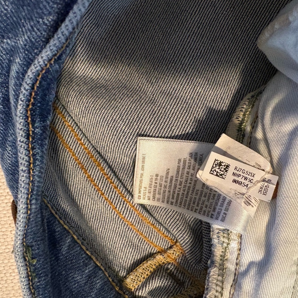 AE77 Premium Mom Jeans from American Eagle Size 4 - Picture 7 of 10